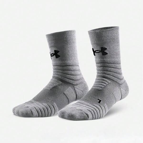 Under Armour Calcetines para hombres y mujeres para baloncesto, entrenamiento deportivo, fitness, cómodos y transpirables, un par de calcetines cortos 22610206-012