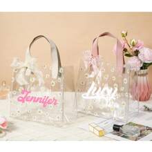 1 pièce, Sac cadeau PVC personnalisé, Faveurs de fête personnalisées, Sac cadeau/faveur de demoiselle d'honneur personnalisé, Sac fourre-tout de mariage, Sac à main transparent, Sac à main de demoiselle d'honneur, Cadeau de enterrement de vie de jeune fille, Cadeau de voyage pour femme, Sac cadeau transparent pour la Fête des Enseignants/Infirmières/Femmes/Action de Grâce/Fête des Mères/Nouvel An, Convient pour les cadeaux d'ambiance de campagne/château/plage/domaine, Cadeau pour amis/mariée/demoiselle d'honneur/fête, Cadeaux pour rassemblements intérieurs et extérieurs