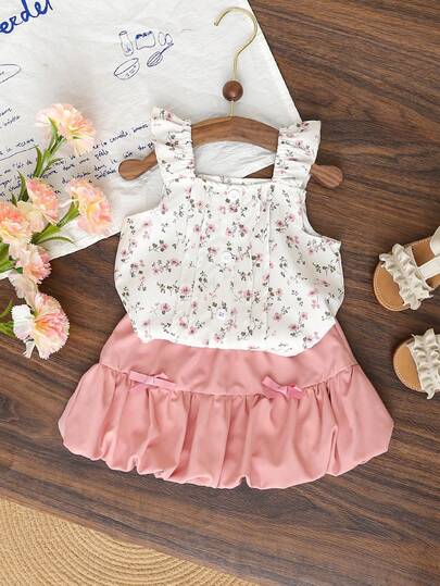 女婴荷叶边无袖碎花吊带背心和蝴蝶结灯笼短裤套装，夏季