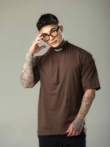 DMUNIZ Oversized Streetwear Turtleneck T-Shirt With Glorious Print On The Collar - Rỉ Nâu - Xem 3