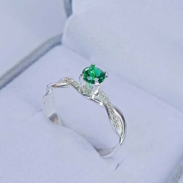 ANEL SOLITÁRIO EM PRATA 925 - PEDRA ZIRCÔNIA VERDE