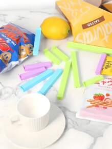 12 piezas - Selladoras de bolsas de alimentos, clips de sellado de bolsas de aperitivos, clips de sellado portátiles de colores aleatorios, abrazadera de sellado de acero inoxidable, clip de sellado de bolsas de aperitivos, adecuado para pinzas de ropa y sellado de bolsas de alimentos y almacenamiento, nueva herramienta de sellado de plástico para accesorios de cocina