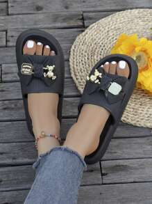 1 par de chanclas casuales para mujer con diseño de oso de dibujos animados y lazo, de unicolor, básicas y elegantes, adecuadas para la playa, las vacaciones y como regalo para el Día de la Madre