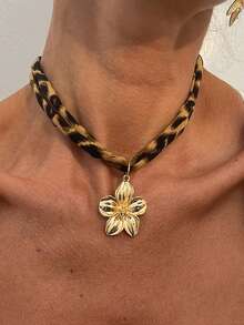 1 pieza Collar con colgante de estilo bohemio con estampado de leopardo, cuerda gruesa, estrella de mar, caracola, flor y corazón para mujer, collar de gargantilla para la playa, joyería de regalo