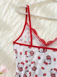 Sanrio 1 pieza Pijama sexy con estampado digital de Hello Kitty con fresas, con cuello en V, encaje de contraste, abertura lateral, ribete de lechuga, malla transparente y espalda descubierta, para mujer, en colores rojo y blanco contrastantes