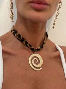 1 pieza Collar con colgante de estilo bohemio con estampado de leopardo, cuerda gruesa, estrella de mar, caracola, flor y corazón para mujer, collar de gargantilla para la playa, joyería de regalo