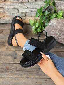 Sandali con suola spessa per l'estate, comodi e versatili, scarpe casual da spiaggia stile inglese con cinturini colorblock e suola piatta