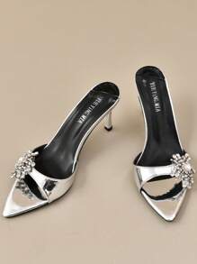 2025 Nouvelles sandales à bride ornées de strass à bout pointu pour l'été, mules à talons hauts fins et ouverts, polyvalentes