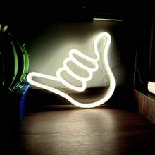 1 Stück Neon Geste 666 Licht, modische 666 Handgeste Neonlampe, USB & Batterie betrieben, geeignet für Bar, Lounge, Innenraumdekoration, Verbesserung der Nachtlebenatmosphäre (Blau + Pink), anwendbar für Hof, Bar, Zimmer, Außenbereich, Spielzimmer Dekoration