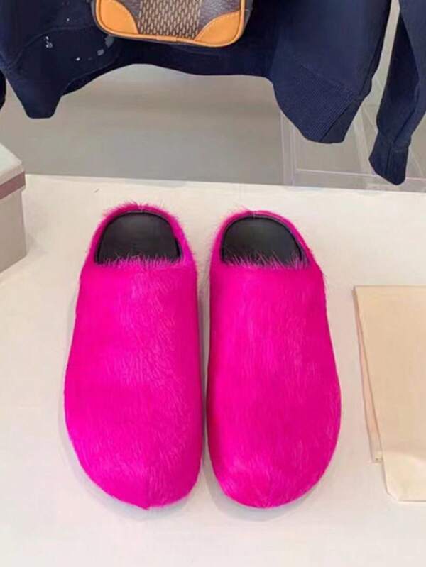 Nuevos zapatillas peludas con punta cerrada y plataforma gruesa. Zapatos resbalón para interiores / exteriores para otoño/invierno