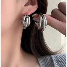 Kit 3 pares brinco argola tripla maravilhoso+Brincos em forma de C+Brincos de metal torcido Folheado em Ouro 18k e Prata 925. - Prata - Visão 4