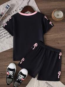 2件套女童休闲运动风“足球”字母蝴蝶结印花柔软针织短袖T恤和短裤套装，适合户外穿着，春夏款