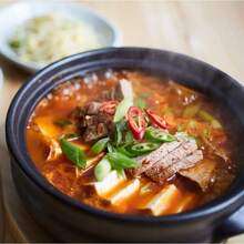 Crazy Korean Cooking Korean Stone Bowl (Dolsot), Sizzling Hot Pot For Bibimbap And Soup - Premium Ceramic (Medium With Lid) - 中型帶蓋 | 33.8 液體盎司 - 查看 3