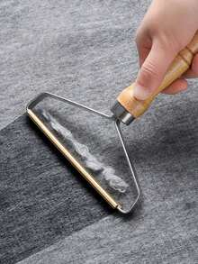 1pc Random Pet Wood Handle Dematting Tool, Cleaning Grooming Brush, Effective Handheld Fabric Defuzzer With Wood Handle - Manual Pet Hair And Fluff Remover, Suitable For Wool, Cashmere, Knitted Fabric - Durable Portable Double-Sided Defroster