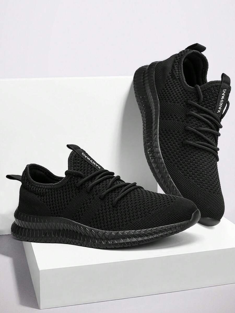 أحذية رياضية خفيفة الوزن للرجال للركض والانشطة الخارجية، أحذية لياقة وقت الفراغ مريحة ومانعة للانزلاق، أحذية سير بشبكة تنفس باللون الأسود