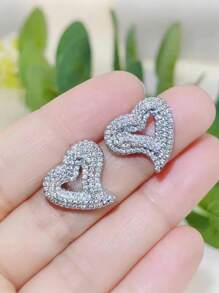 1 Pair Hip Hop Hollow Heart Shaped Zirconia Copper Stud Earrings, Casual Everyday Wear