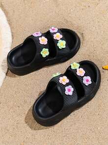 1 para dziecięcych kapci EVA Outdoor, do użytku wewnątrz i na zewnątrz, trójkolorowy, wydrążony wzór kwiatowy, miękka podeszwa, antypoślizgowe, obuwie plażowe