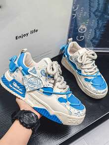 Zapatillas deportivas informales de moda para hombre,tenis para hombre,Suela gruesa antideslizante,transpirables y ligeros,Diseño exclusivo con graffiti urbano y acabados modernos,Perfectos para calle, trabajo y deporte, Colección limitada con detalles de malla y patrón colorido - Azul y blanco - Ver 4