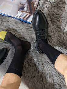 1 双男士薄款半透明纯色商务袜，适合春夏季，透气中筒正装袜，适合办公室和日常穿着