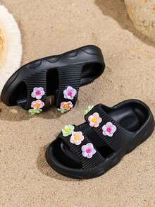 1 para dziecięcych kapci EVA Outdoor, do użytku wewnątrz i na zewnątrz, trójkolorowy, wydrążony wzór kwiatowy, miękka podeszwa, antypoślizgowe, obuwie plażowe