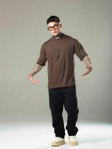 DMUNIZ Oversized Streetwear Turtleneck T-Shirt With Glorious Print On The Collar - Rỉ Nâu - Xem 4