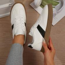 Tenis de mujer de moda con patchwork, parte superior de terciopelo, suela gruesa y cómoda para caminar - Blanco y Negro - Ver 1
