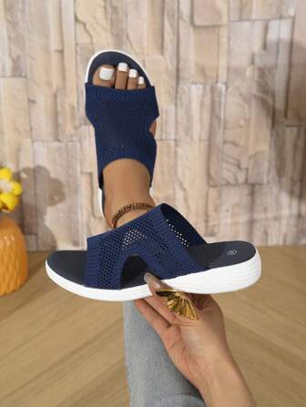 女士新款时尚休闲透气网眼露趾镂空设计一脚蹬蓝色坡跟凉鞋，波西米亚风格夏季居家度假首选，舒适百搭