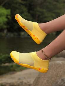 ZVB Giày đi nước cho cặp đôi thích hợp cho những người yêu thích đi chân trần, giày đi biển đế mềm dành cho nữ để bơi lội, lặn, câu cá, ngoài trời, nhanh khô, mùa hè, chống trượt, thoáng khí - Màu vàng - Xem 5