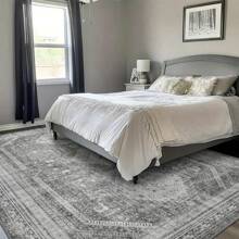 Ein großer Teppich mit personalisierten grauen abgenutzten Mustern im Boho-Stil. Dieser luxuriöse Teppich passt zu verschiedenen Wohndekorationen. Hergestellt aus hochdichtem Material mit rutschfester Unterseite, ist er lichtbeständig, modern, leicht und tragbar - ideal für Schlafzimmer, Wohnzimmer, Eingangsbereiche, Badezimmer und Küchendekoration.