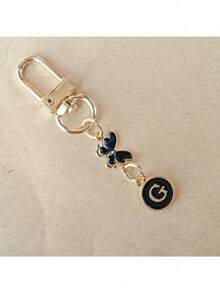 A-Z Letter Heart Shaped Keychain, Alloy Fashion Charm Keyring With Carabiner, Personalized Initial Keychain Suitable For Backpack, Wallet, Earphone Case, Ideal Gift For Friends, Family And Couples