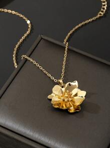 1pc Delicate Asymmetrical 5-Leaf Golden Floral Pendant Necklace, Stylish Summer Vacation Accessory, Suitable For Women For Daily Wear, Festivals, Gatherings, Events, Couples Gift (No Gift Box)
