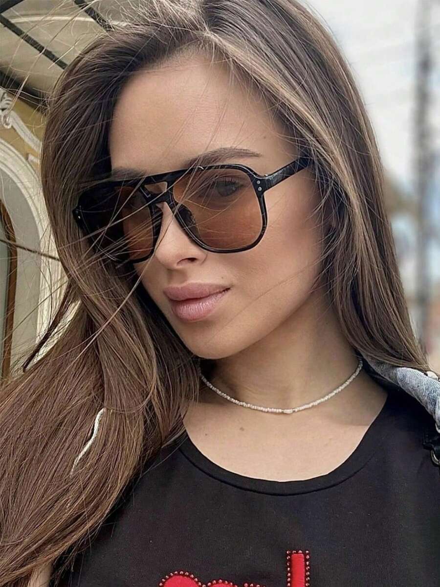 1副女士大方框铆钉时尚眼镜，街头时尚眼镜，适合日常佩戴和度假 - 彩色 - 查看 1