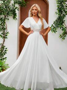 Vestido de Noiva com Mangas Sino em Chiffon Branco, Cintura Marcada e Saia Longa e Rodada