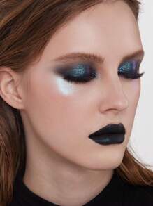 GIRLCULT Girlcult Hexfire Nocturne, Fantasia Mística Escura, Tons Azul Etéreo, Ultra-Brilhante, Secagem Rápida, Semi-Fosco, Hidratante, Duocromo de Alto Impacto, Brilho Dimensional, Sombra Gothic MLBB, Noite Fora, Maquiagem Fantasia, Expressão Artística, Estética Goth Oriental, Inspiração Miao, 4ml/0,14fl Oz+3,8ml/0,13fl Oz.