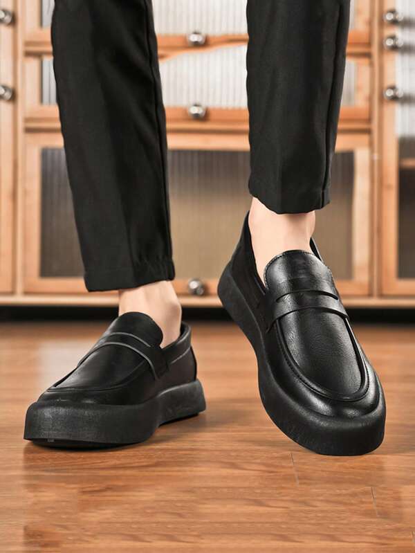 Zapatos casuales de negocios para hombres, mocasines de estilo británico en color negro con suela blanda y diseño sin cordones, adecuados para todas las temporadas