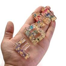 1pc Resin Dried Flower Letter Pendant, Floral Leaf & Golden Sequin Design, For DIY Keychains, Bag Charms, Etc.
