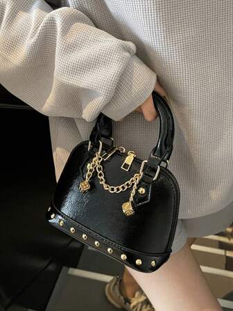 新款时尚华丽手袋，金属吊坠装饰贝壳包，女士时尚手袋，多功能单肩包，适合旅游购物，参加派对。