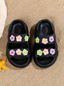 1 para dziecięcych kapci EVA Outdoor, do użytku wewnątrz i na zewnątrz, trójkolorowy, wydrążony wzór kwiatowy, miękka podeszwa, antypoślizgowe, obuwie plażowe