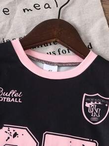 2件套女童休闲运动风“足球”字母蝴蝶结印花柔软针织短袖T恤和短裤套装，适合户外穿着，春夏款