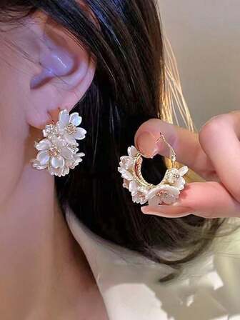 1 Pair Fashionable Elegant Rhinestone Flower Hoop Earrings