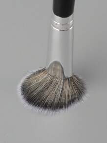 1 Pincel de rubor en ángulo con mango de madera negra para maquillaje de mejillas, base de crema, contorno, bronceador, iluminador y mezcla de sombras, pincel plano de base para maquillaje líquido, pincel de base líquida, pincel de maquillaje de fibra sintética con mango de madera negra