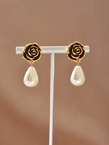 一对法式玫瑰花和仿珍珠吊坠耳环，婚礼/情人节女士礼物 - 彩色 - 查看 3