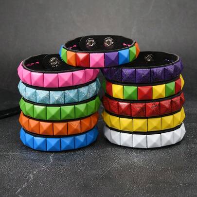 1 Stück modischer bunter quadratischer Nieten Armreif im Punk Stil, personalisiertes Straßen-Stil Nachtclub Halloween Accessoire, minimalistischer Lederarmreif
