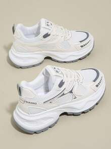 女士白色休闲运动鞋，厚底粗跟运动鞋，网眼透气，印花系带，增高设计，适合日常休闲穿着、旅行、购物，时尚百搭