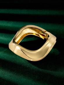 1pc Bold Glam Zinc Alloy Gold-Plated Asymmetric Geometric Wide Cuff Bracelet For Women, Opulent Arabesque Nightclub Statement Piece Empowerment Jewelry Gift For Daily Wear, Evening Events,Africa Statement Cuff, Middle East Luxury Islamic Jewelry Afrocentric Arm Candy Odogwu Style Ancestral Heritage Jewelry - Bracelet - View 10