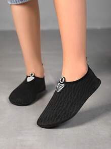 1 par de zapatos de agua/senderismo de caña baja para niños, de tipo slip-on, con parte superior de malla, suela ultradelgada y resistente al desgaste, aptos para vacaciones en la playa, yoga en interiores, fitness y deportes