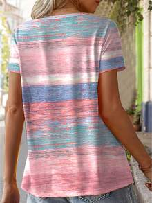 大码女式时尚休闲针织V领短袖T恤，彩色拼接印花，夏季度假必备 - 彩色 - 查看 2