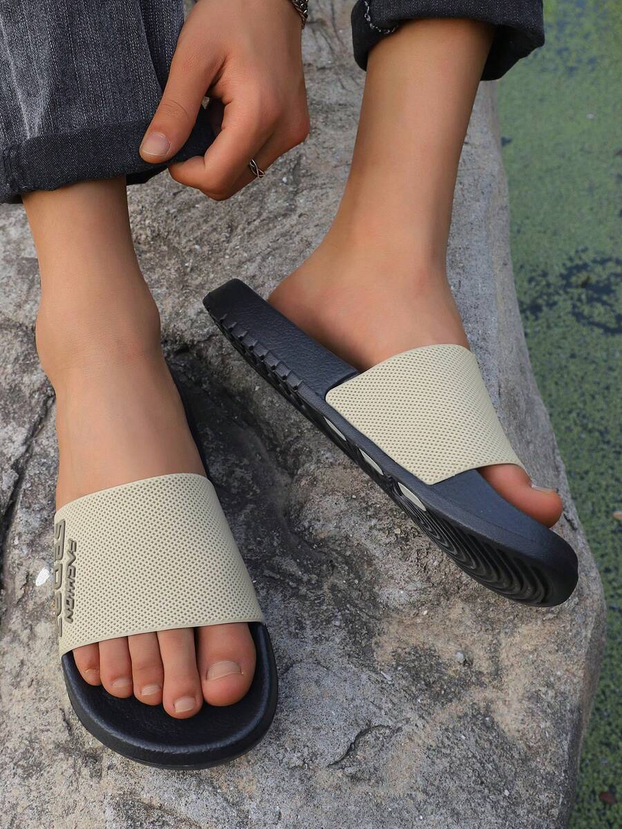 Plus Size Men Non-Slip Soft Sole Fashionable Versatile Slip-On Slippers For Indoor & Outdoor Wear - Black and Gray - View 1