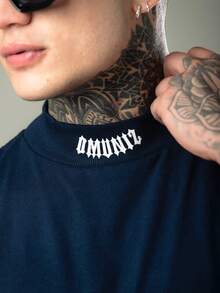 DMUNIZ Oversized Streetwear Turtleneck T-Shirt With Glorious Print On The Collar - Azul Marino - Ver 2
