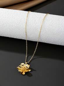 1pc Delicate Asymmetrical 5-Leaf Golden Floral Pendant Necklace, Stylish Summer Vacation Accessory, Suitable For Women For Daily Wear, Festivals, Gatherings, Events, Couples Gift (No Gift Box)